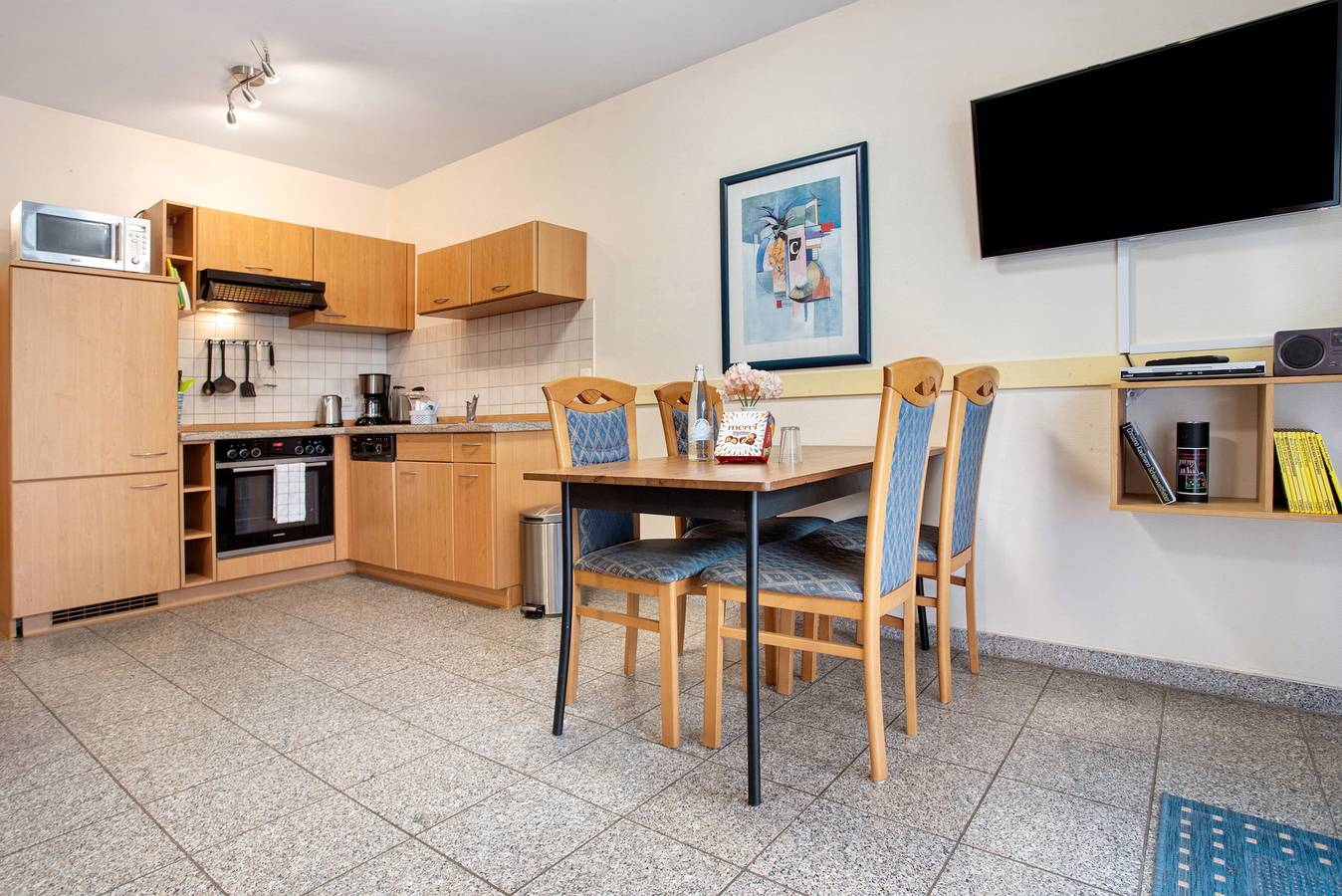 Entire apartment, Apartment 'Haus Frohsinn - Wohnung 1' with Balcony and Wi-Fi in Binz, Ruegen