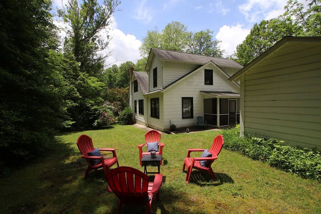 Downtown Brevard Cottage ~ zu Fuß zur Main Street Restaurants & Shops ~ Wifi in Brevard, Transylvania County