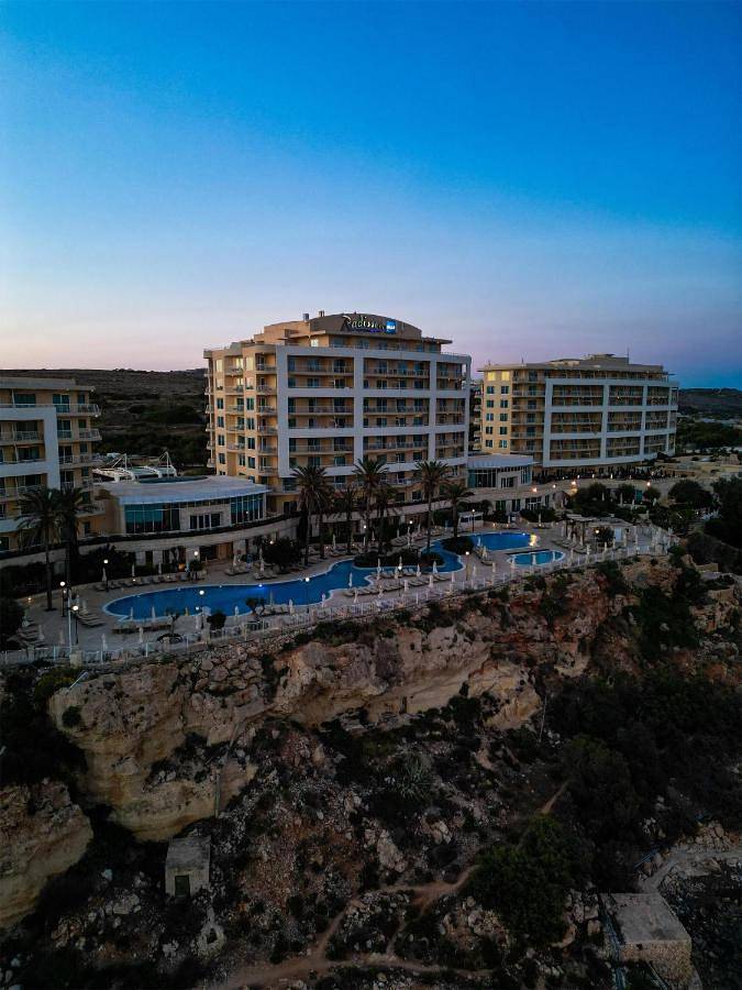 Bungalow für 4 Personen, mit Balkon und Whirlpool sowie Terrasse und Garten auf Malta