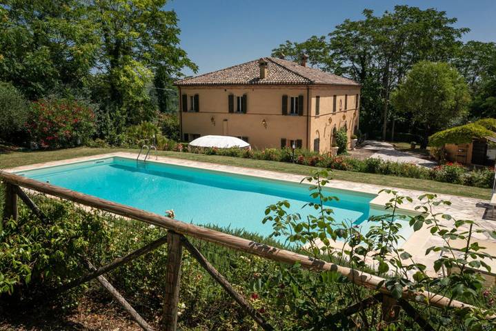 Ferienhaus für 10 Personen, mit Pool und Garten
