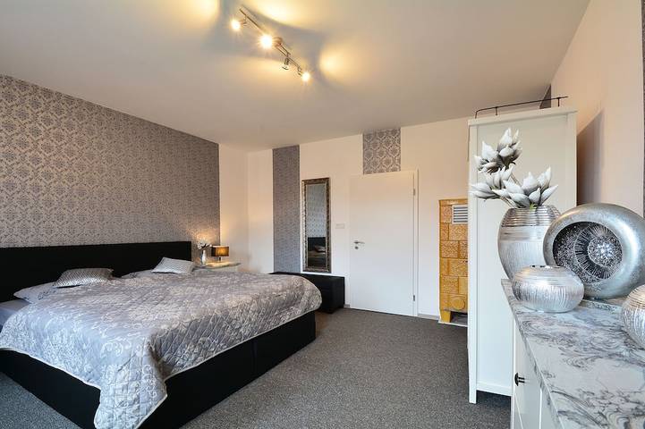 Apartamento entero, Nueva Feriewohnung en el corazón del valle con impresionantes vistas a Rosstrappe, **** in Thale, Harzvorland