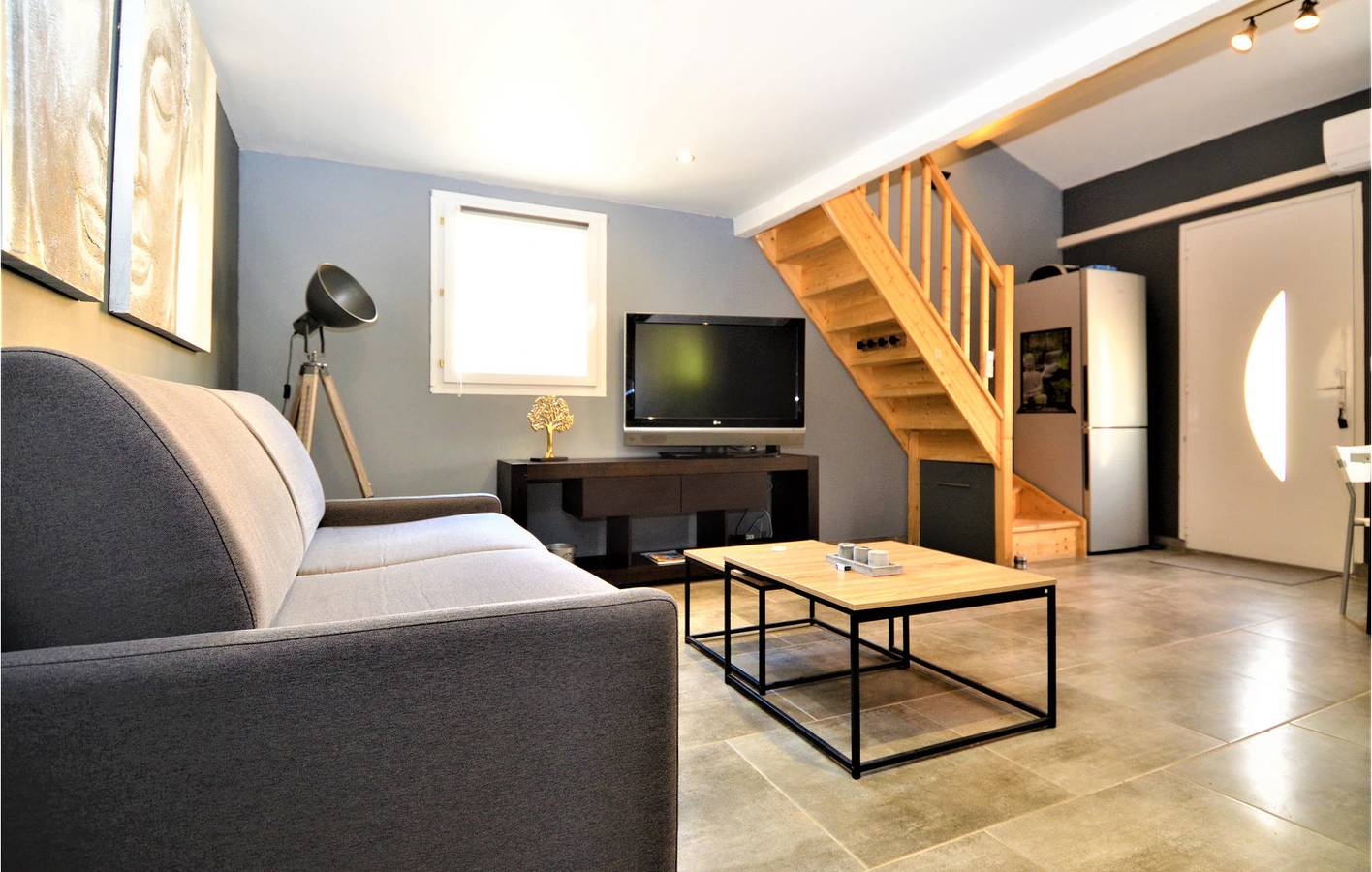 Entire holiday apartment, Mornas Apartment with AC, Parking, Pool & WiFi in Mornas, Vaucluse