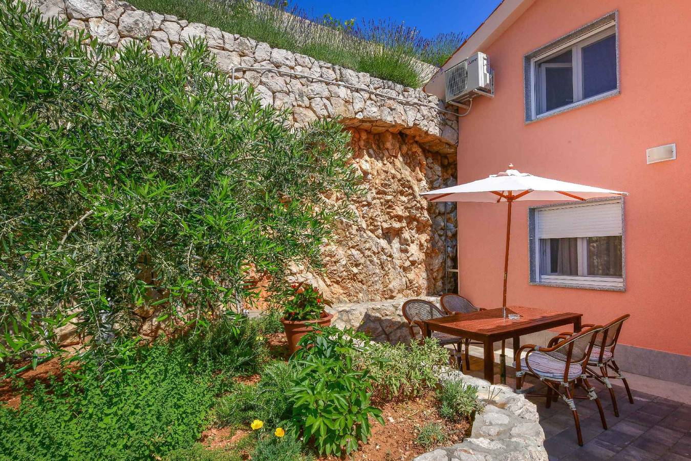 Ganze Ferienwohnung, Ferienwohnung 100 m von der Adria entfernt in Punat, Krk
