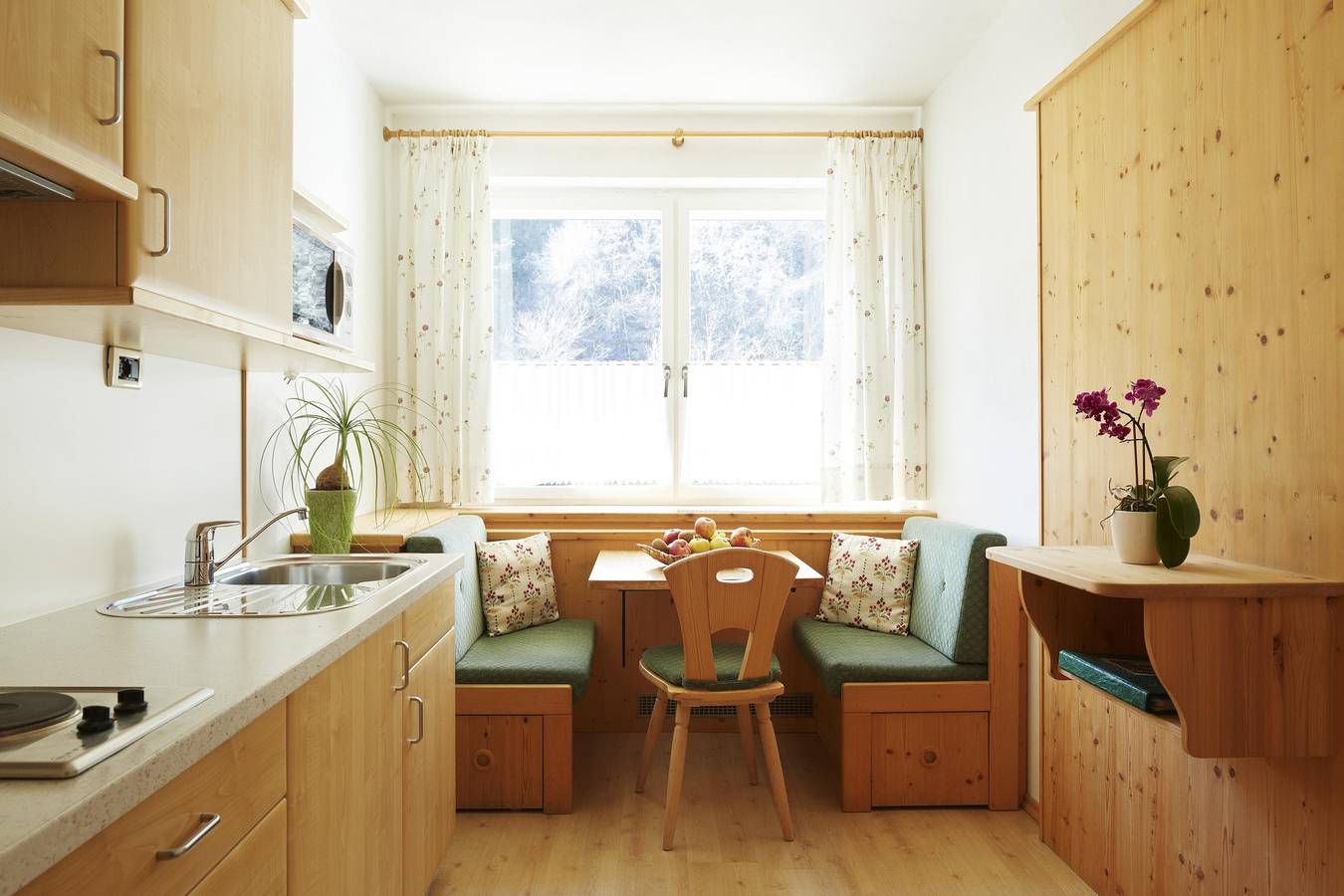 Entire studio, Studio "Riesling Kreuzweg" with Mountain View, Pool, Wi-Fi & Garden in Schernag, Nals