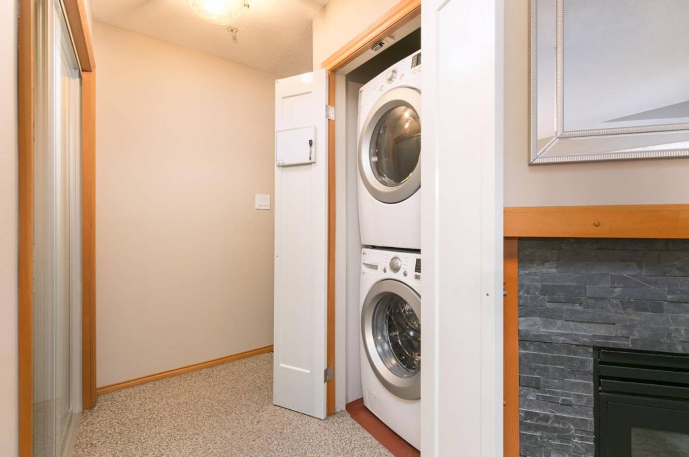 Geheel appartement, 2Br Townhome with private hot tub and pool. Gr 90 in Whistler, Whistler Blackcomb