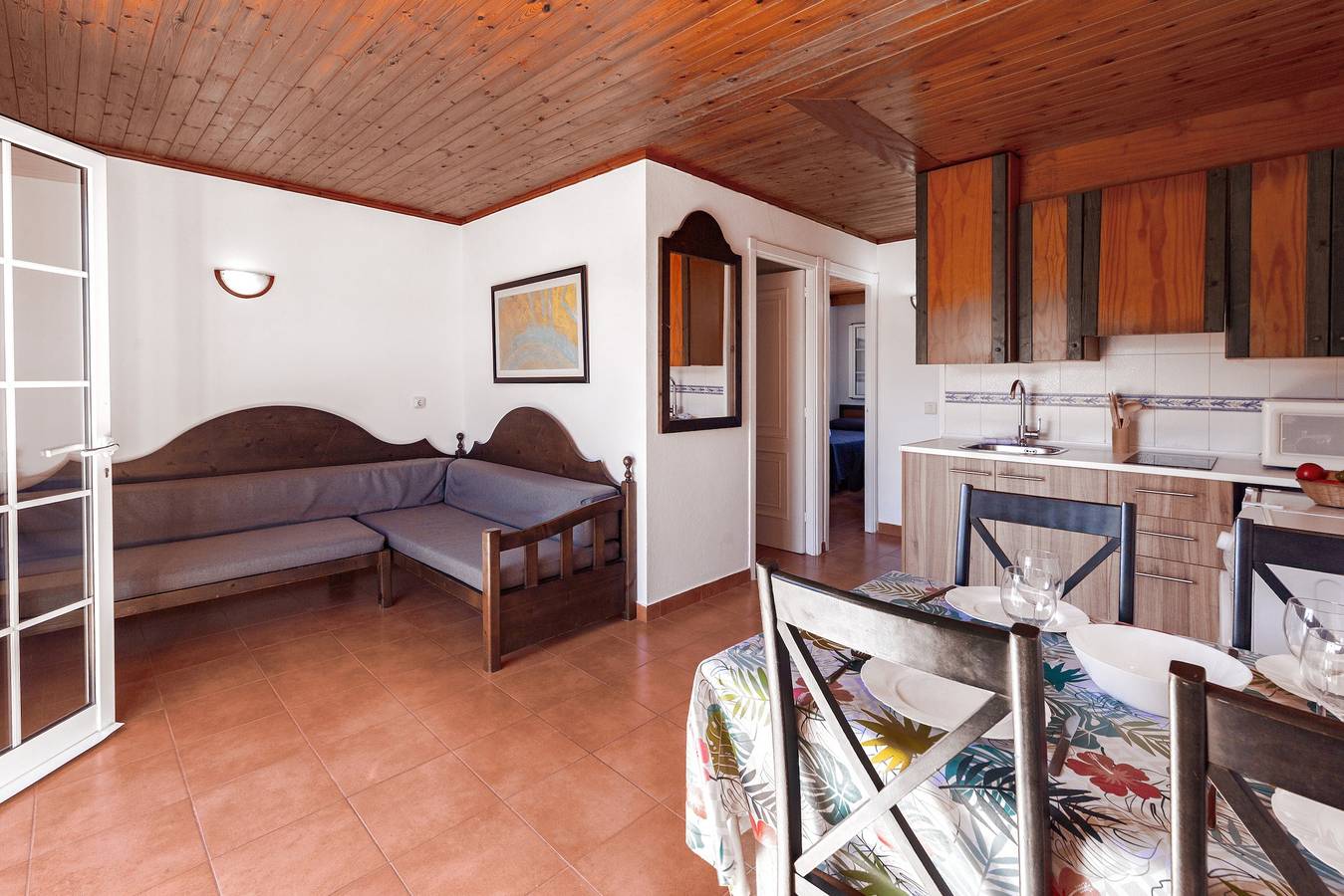 Ganze Wohnung, Apartment 'Bon Repós B11' mit Gemeinschaftspool, privater Terrasse und Wlan in Cala en Bosc, Ciutadella