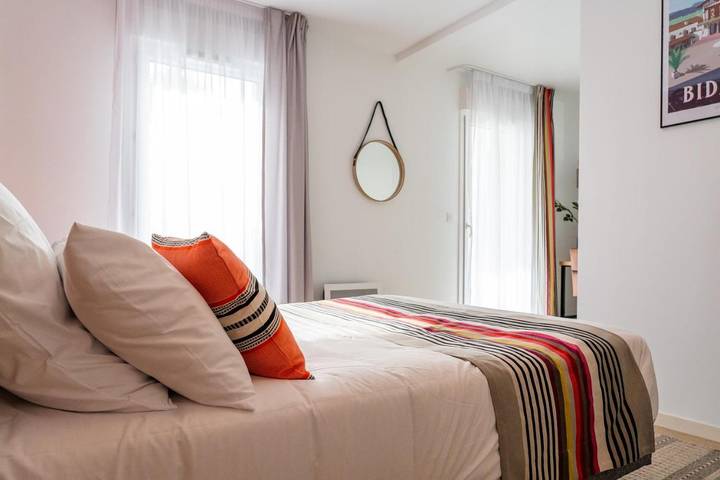 Appart’hôtel pour 2 personnes, avec balcon ainsi que vue et jardin