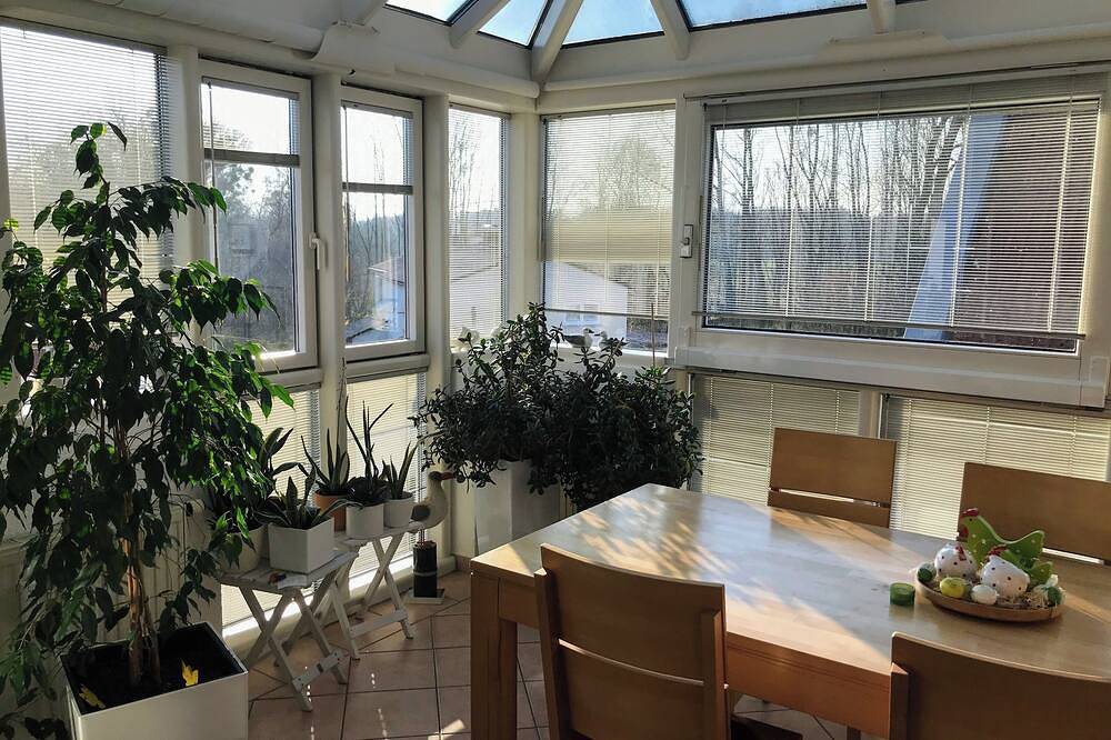 Ganze Wohnung, Ferienwohnung 98 qm, offener Wohnbereich mit Wigarten, 2 Schlafzimmer, max 4 P. in Strandbad Kressbronn, Kressbronn am Bodensee