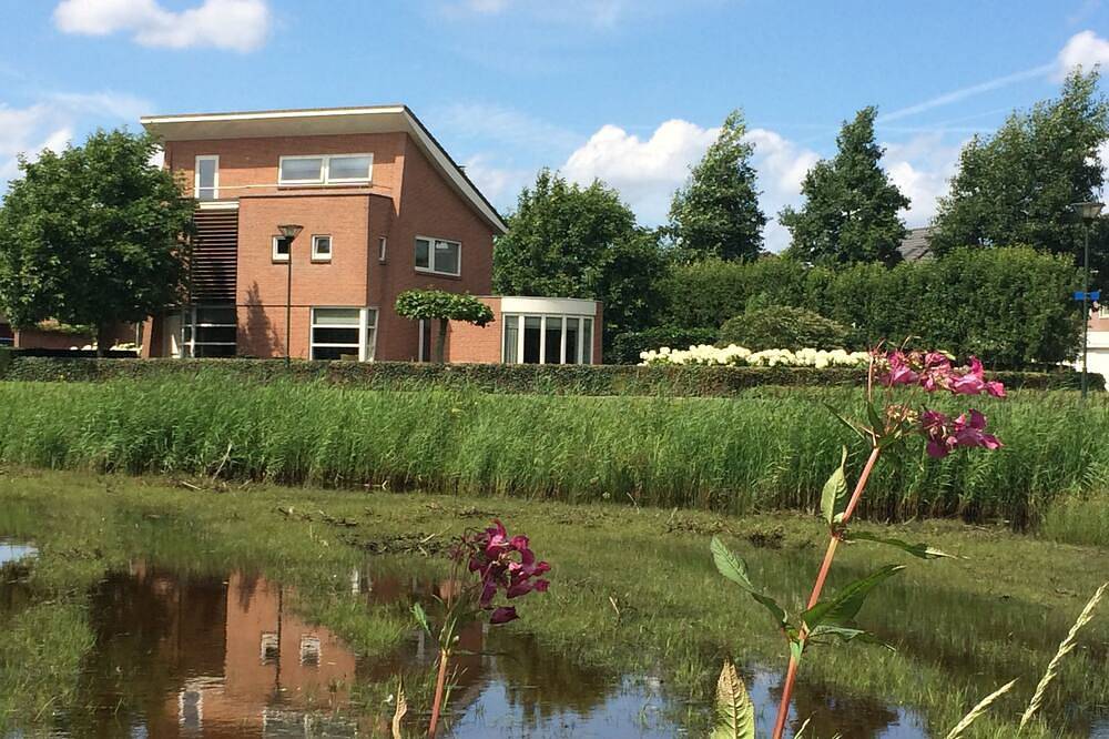 Luxe en stijlvolle villa in natuurpark omgeven door flora en fauna. in Goirle, Noord-Brabant