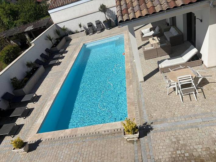 Location de vacances pour 6 personnes, avec jardin ainsi que vue et piscine à Crêches-sur-Saône - 2