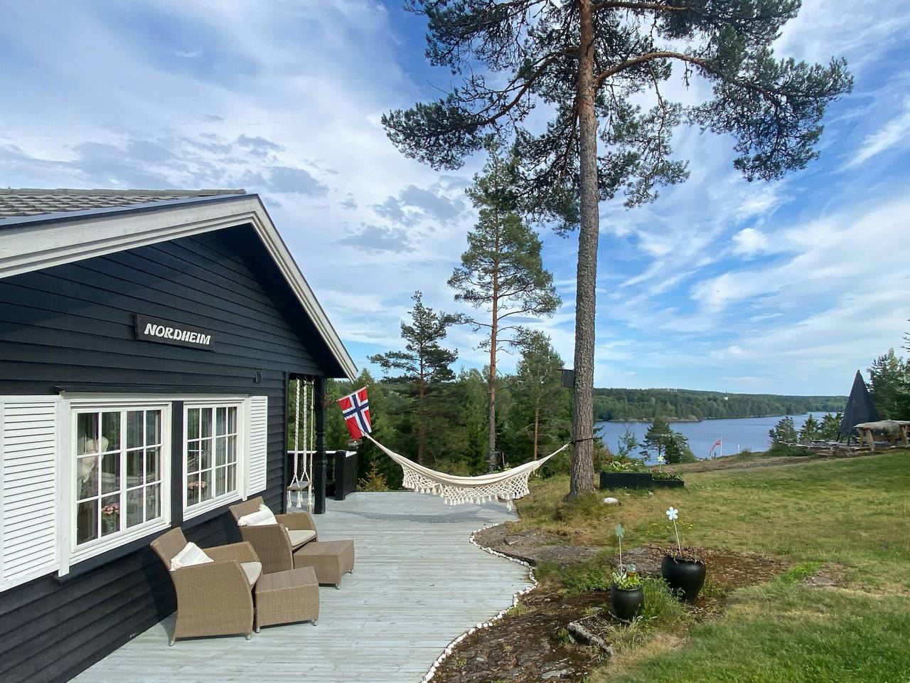 Hütte mit Anbau und Blick auf den Øymarksjøen in Marker