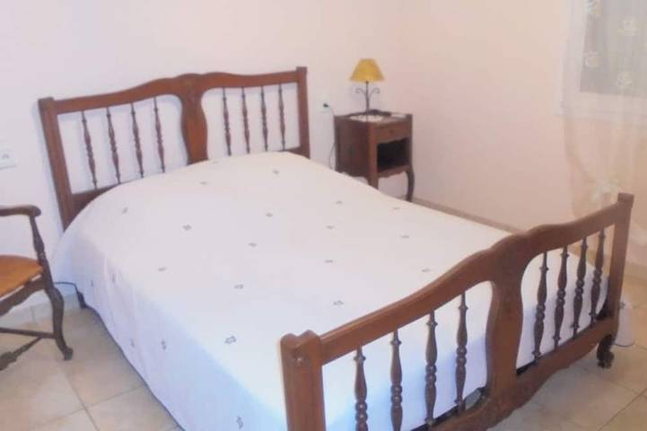 Location de vacances pour 8 personnes, avec terrasse et jardin à Saint-Victor-la-Coste - 2