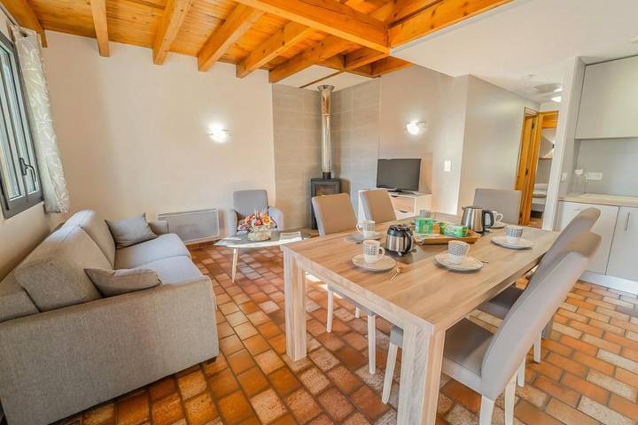 Location de vacances pour 6 personnes, avec piscine et terrasse à Le Malzieu-Ville