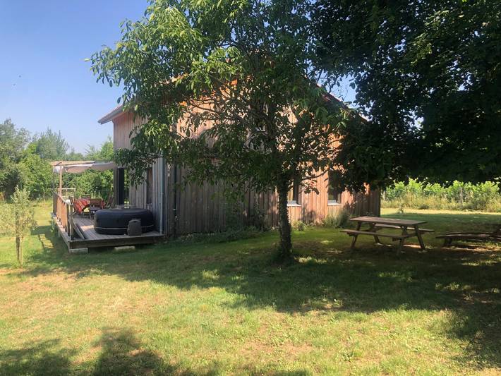 Lodge Évasion Fleurie – Encanto y Naturaleza cerca de Saint-Émilion in Guillac (Gironde), Región de Libourne