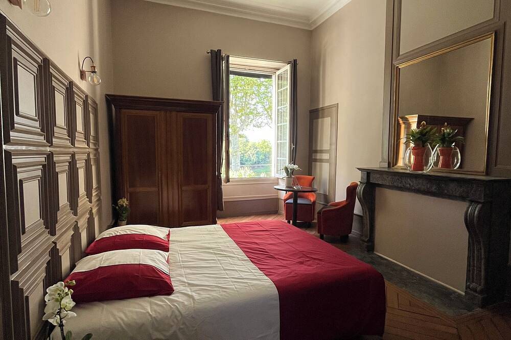 Villa L'Entrepotes with heated pool in Chinon's historic city center in Chinon, Loire-Tal