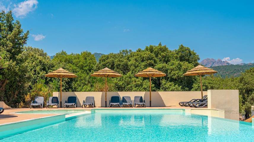 Casa de vacaciones para 8 personas, con jardín además de terraza y piscina - 1