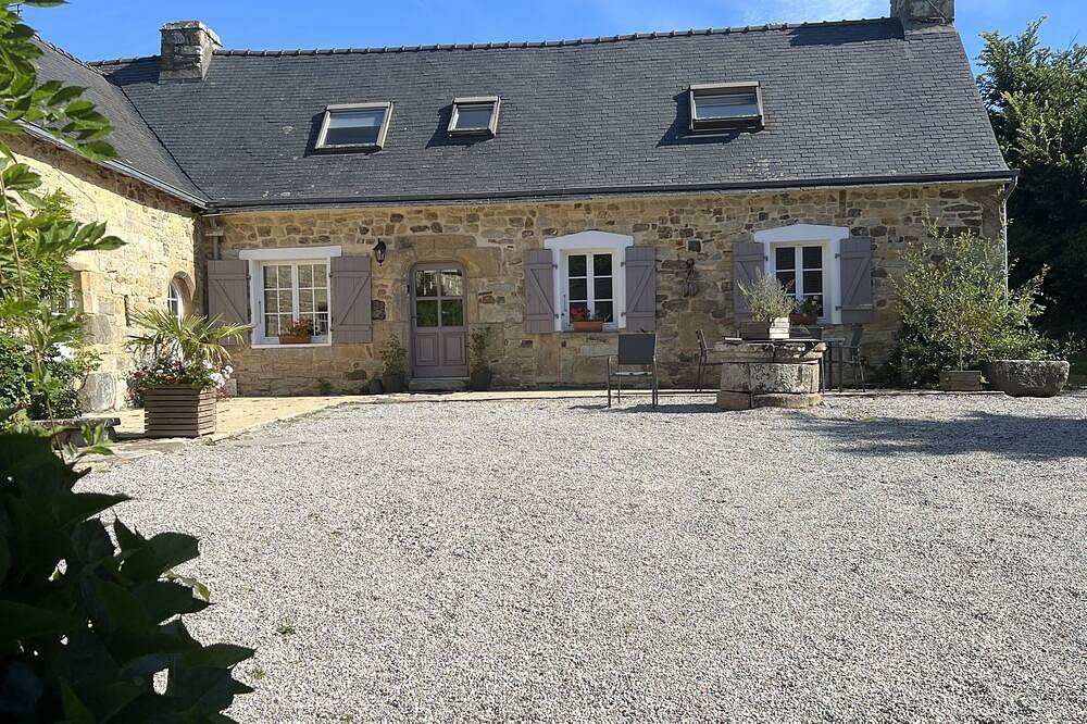 Penty Yves in a 17th century Métairie Bretonne *** for 4 people in Crozon, Châteaulin region