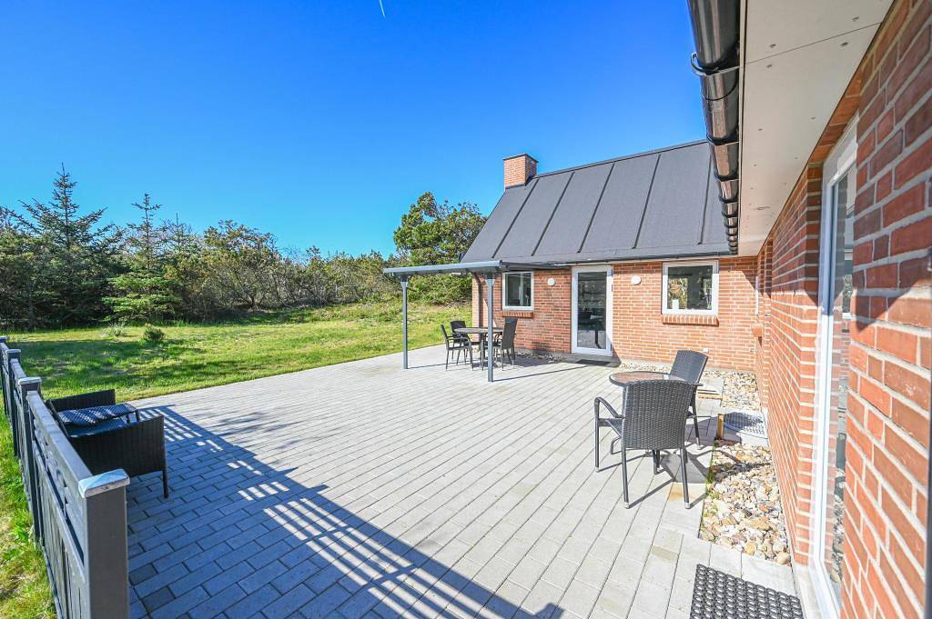 Modern holiday home with 2 bathrooms, whirlpool and sauna in Fjand, Nissum Fjord