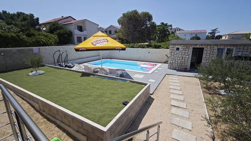 Villa für 8 Personen, mit Balkon und Garten in Povljana - 2