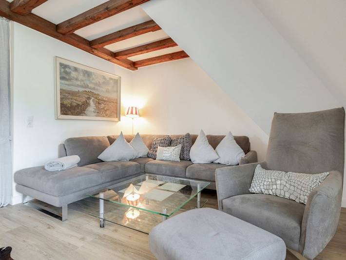 Ganze Ferienwohnung, Sharky Bay - Die reetgedeckte, gepflegte Anlage liegt auf einem ca. 2000 m² großem Grundstück in Keitum, Sylt (Gemeinde)