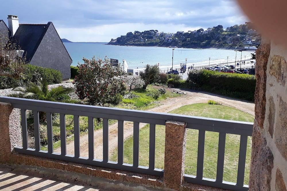 Maison de 7 Chambres Pour 15 Personnes in Perros-Guirec, Côte de Granit Rose