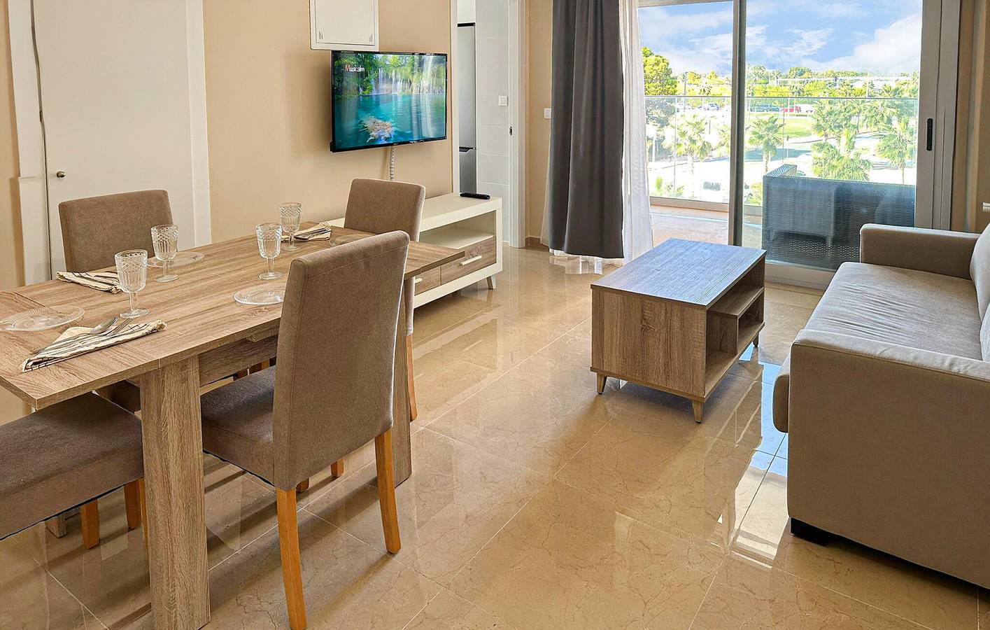 Apartamento de férias inteiro, Apartamento à beira-mar com piscina, estacionamento e acesso Wi-Fi in Cabanes, Costa del Azahar