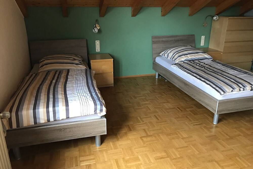Apartamento entero, Visitantes de ferias Colonia / Dusseldorf: apartamento espacioso y tranquilo cerca del bosque in Leverkusen, Condado del Monte