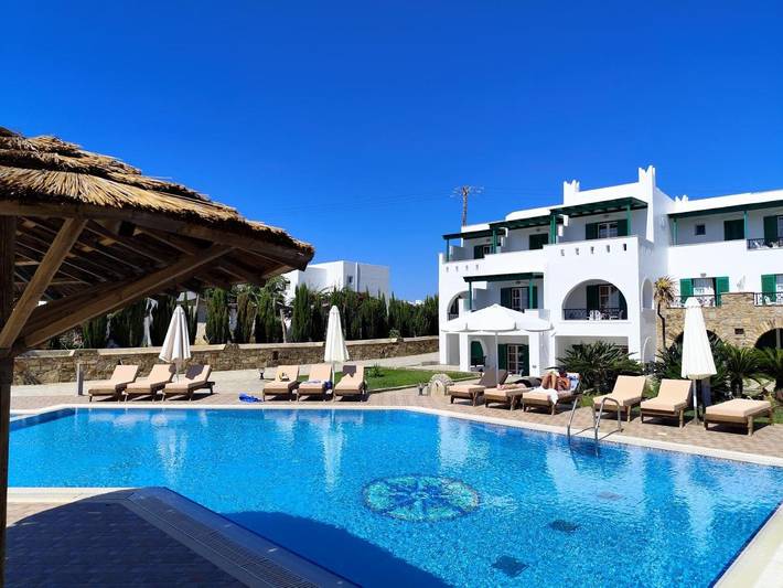 Appart’hôtel pour 3 personnes, avec Balcon et Terrasse ainsi que Jacuzzi et Jardin