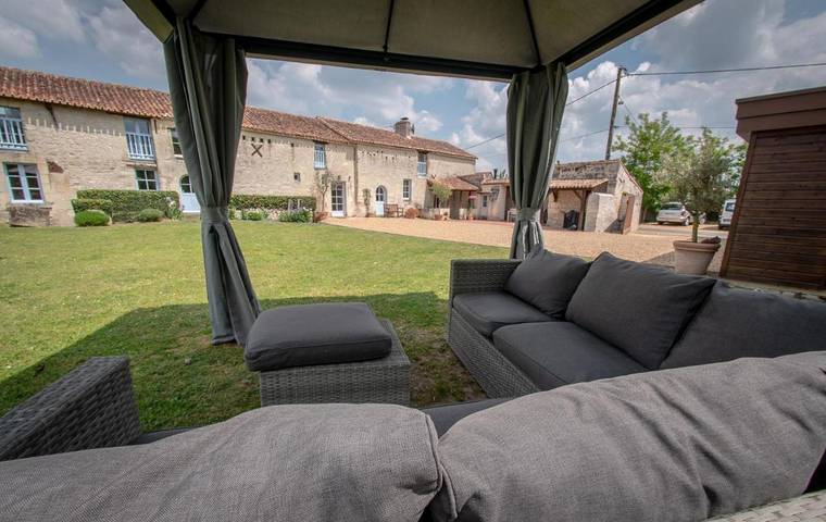 Location de vacances pour 10 personnes, avec piscine et sauna ainsi que jardin et jacuzzi à Vaudelnay - 4