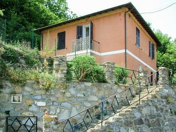Ferienhaus für 6 Personen, mit Terrasse und Garten sowie Ausblick in Imperia Provinz