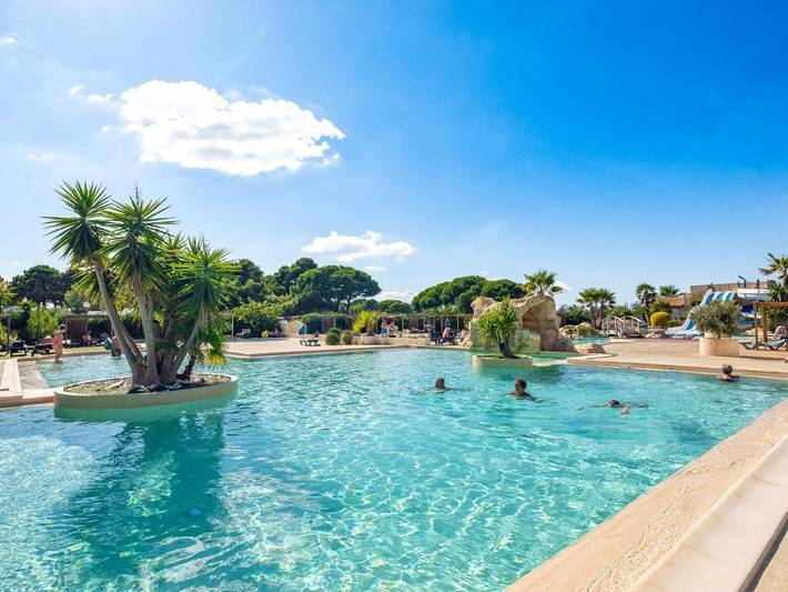 Station pour 4 personnes, avec piscine et terrasse dans Plages des Cabanes de Fleury - 4