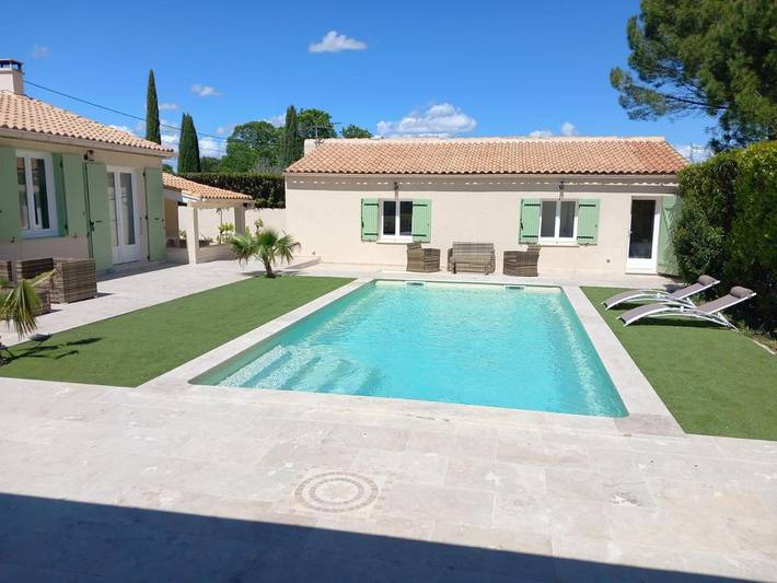 Location de vacances pour 8 personnes, avec piscine ainsi que vue et jardin, animaux acceptés à Saint-Paul-les-Fonts