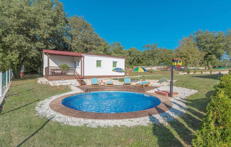 Resort per 6 persone, con balcone e giardino nonché piscina in Croazia