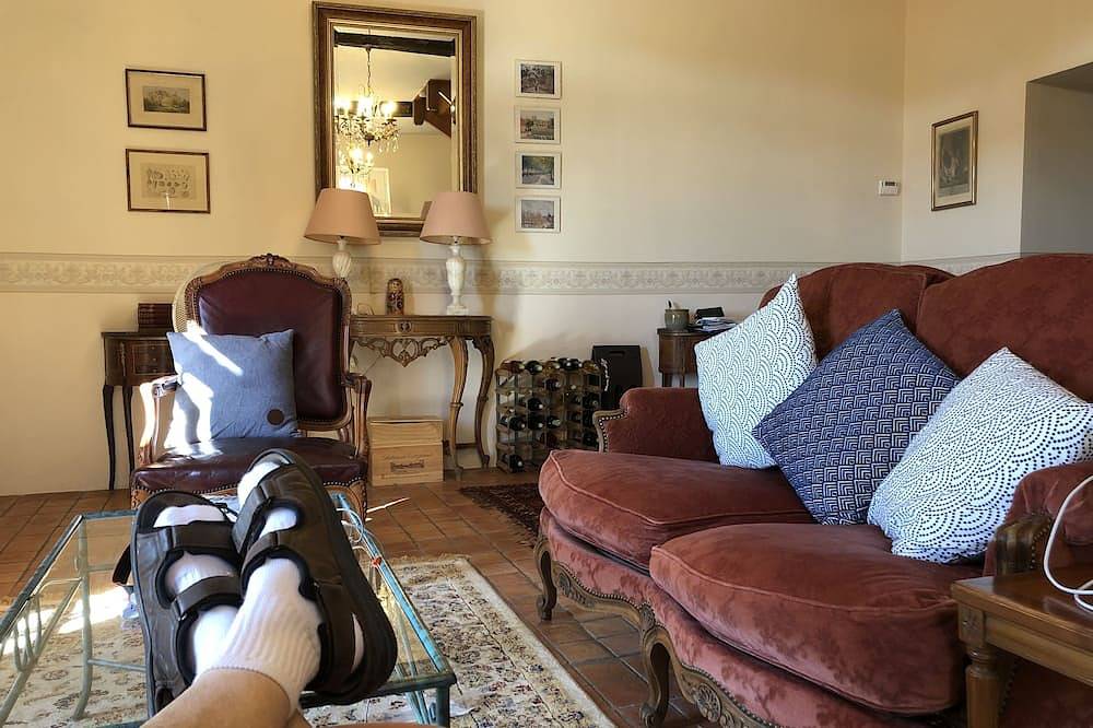 Charming hillside cottage with a view of the town and Dordogne Valley in Couze-et-Saint-Front, Périgord Pourpre