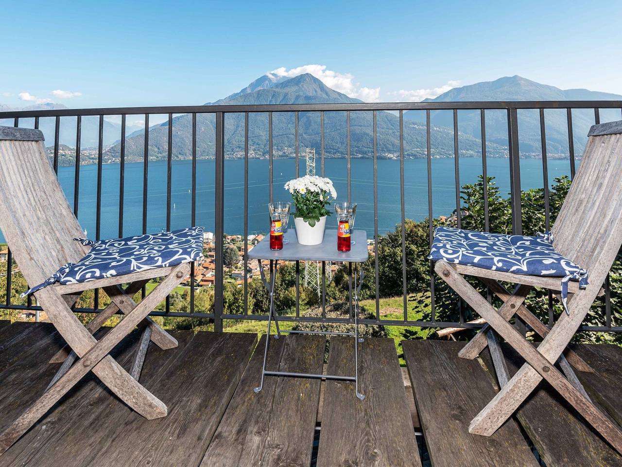 Ferienhaus 'Casa Bianca' mit Seeblick, privater Terrasse und Wlan in Saliana (Pianello del Lario), Pianello del Lario