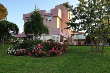 Location de vacances pour 4 personnes, avec piscine et jardin à Tavullia