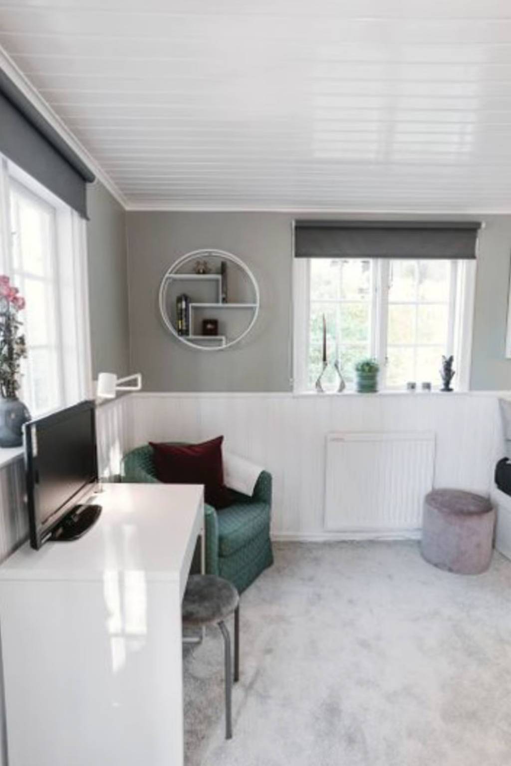 Serene lakeside cabin next to the sea just 10 minutes from Stockholm city! in Swedish Baltic Sea