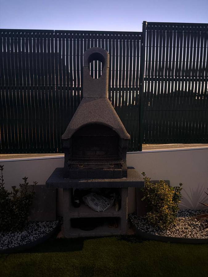 Location de vacances pour 8 personnes, avec vue ainsi que jardin et piscine à Le Pouget - 4