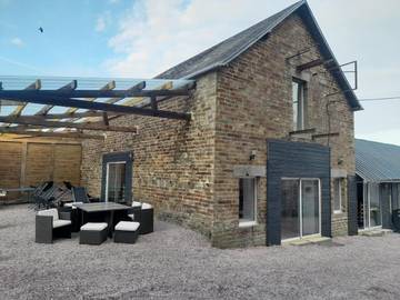 Gîte pour 15 personnes, avec vue ainsi que terrasse et piscine à Condé-sur-Noireau