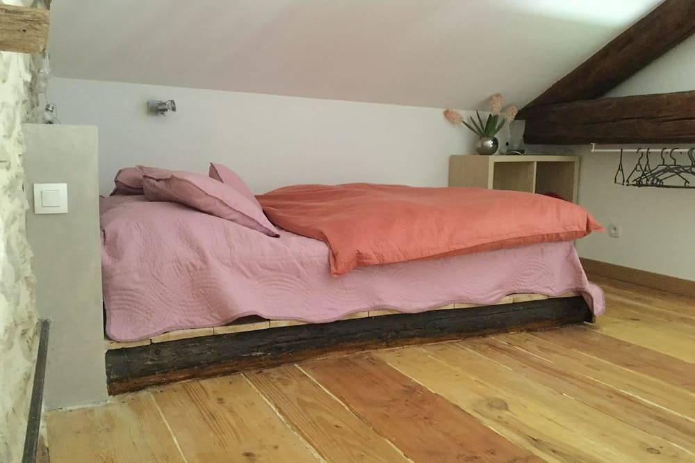 Bâtisse au Sein d un mas Provençal vue Imprenable in Bollène, Vaucluse