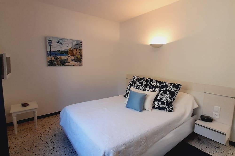 Gite des Vergiers 3* let yourself be seduced by the light and serenity of the setting in Murs, Regionaler Naturpark Luberon