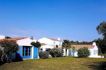 Location de vacances pour 17 personnes, avec jardin et terrasse à l' Île d'Yeu