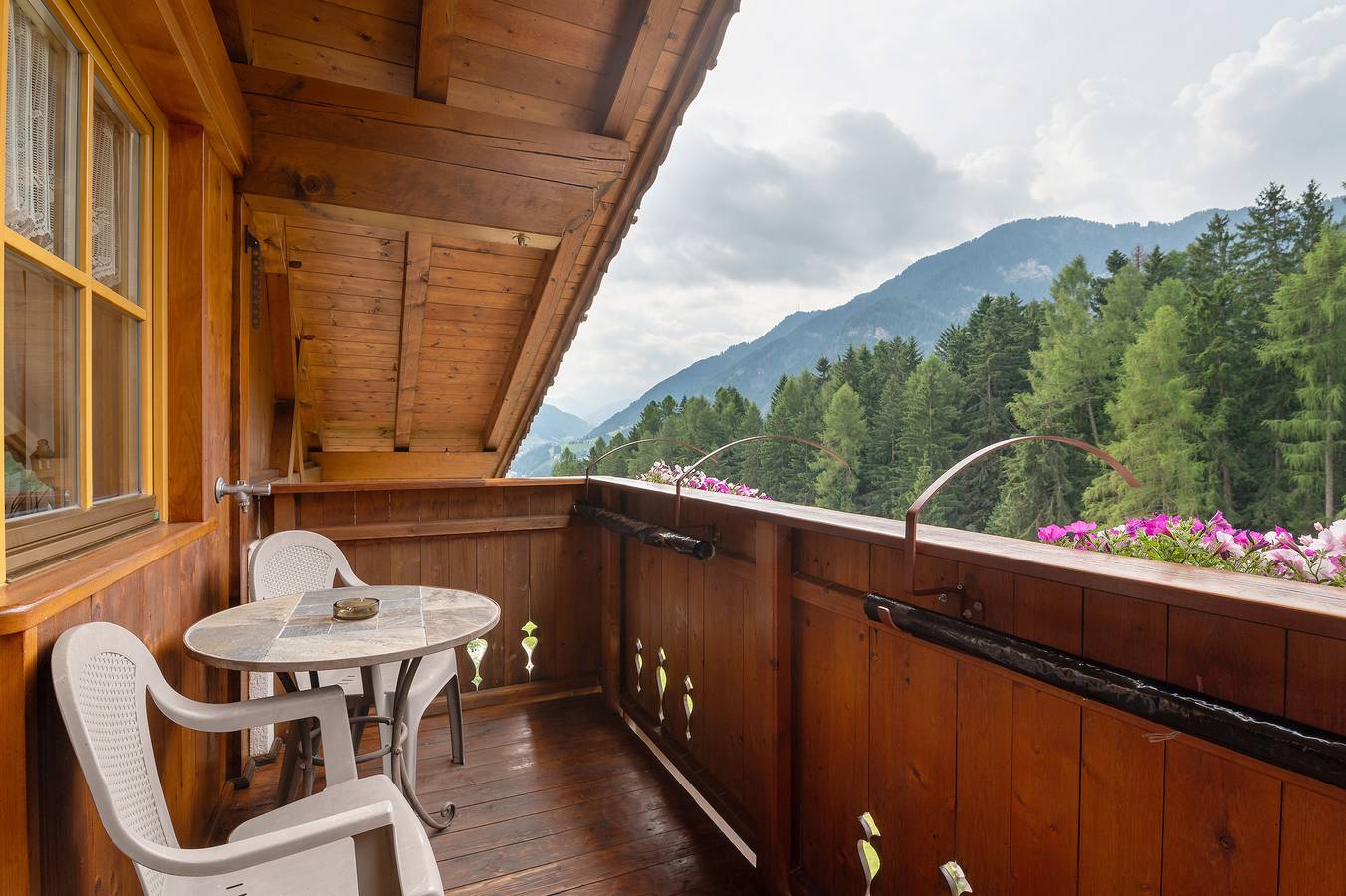 Ganze Wohnung, Ferienwohnung 'Untertalhof Fewo Berganemone' mit Bergblick, Gemeinschaftsgarten und Wi-Fi in Kastelruth, Dolomiti Superski