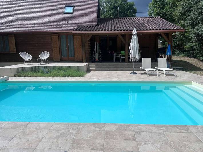 Location de vacances pour 6 personnes, avec terrasse et jardin à Peyrillac-et-Millac