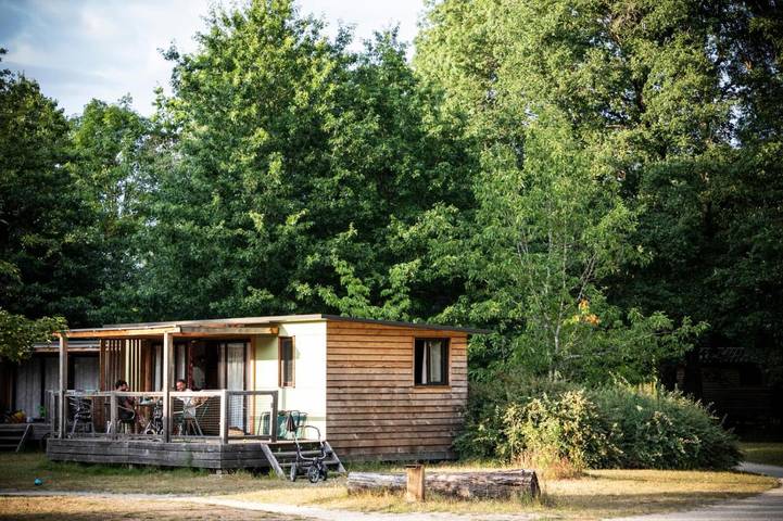Camping pour 5 personnes, avec Terrasse et Piscine