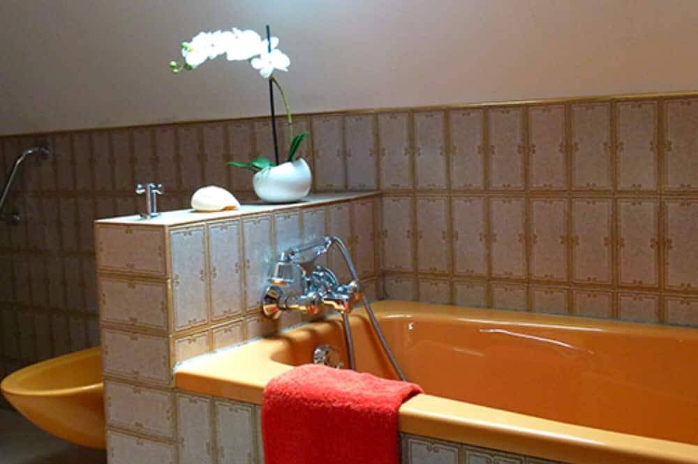 Ganze Wohnung, 60 qm. Schlafz. mit Doppelbett, Wohnz. mit Schlafcouch, Küche kompl.  Dusche in Sankt Wendel, Saar-Nahe-Bergland