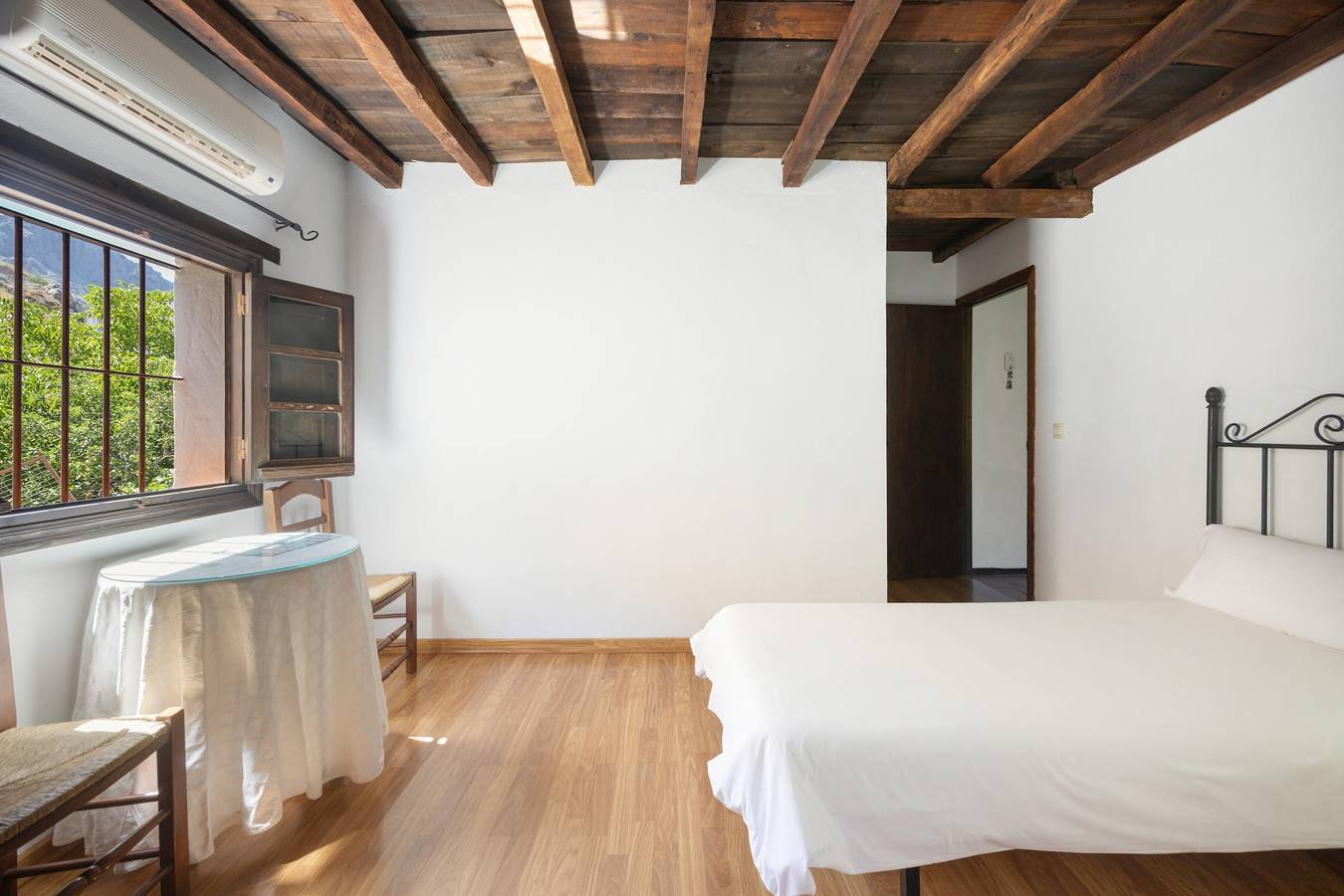 Hostal Posada El Parral – Piscina privada y restaurante en la Sierra de Cádiz in Benaocaz, Pueblos Blancos
