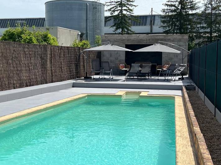 Gîte pour 2 personnes, avec terrasse et piscine ainsi que jardin et vue à Mer - 3