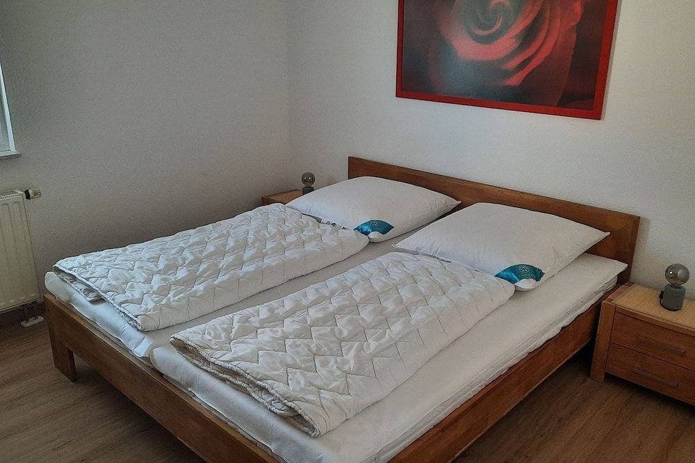 Ganze Wohnung, Ferienwohnung 1 - Ferienhaus Sasse Ferienwohnungen mit Garten & Grill in Mölschow, Usedomer Norden