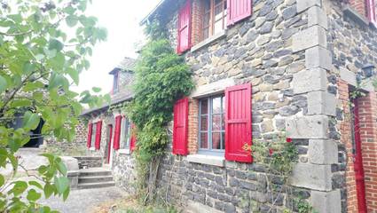 Gîte pour 9 personnes, avec vue et jardin à Vezels-Roussy